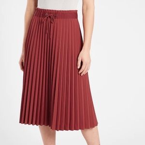 Athleta Hayes Pleated MIDI Skirt